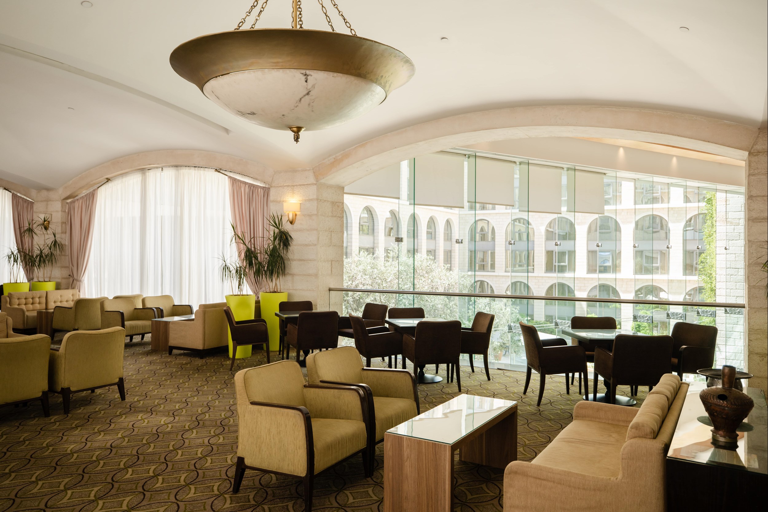 לובי עלי גפן - מלון גרנד קורט ירושלים