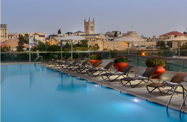 Бассейн и спорт. Зал