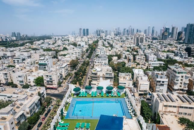 מלון גרנד ביץ' תל אביב | בריכה בגג המלון